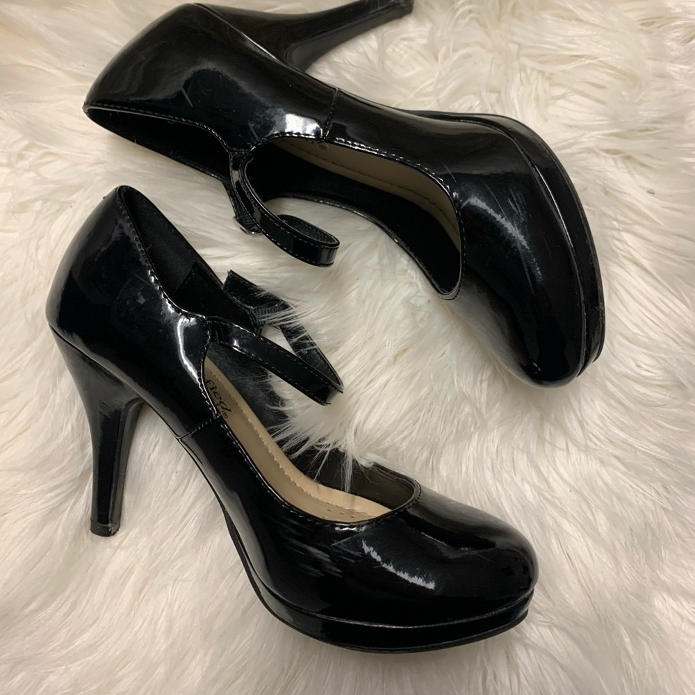 Black heels women’s size 6.5